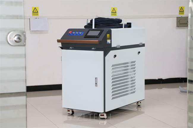 μηχανή αφαίρεσης σκουριάς λέιζερ 1000W 2000W 3000W για την πώληση με την προσιτή τιμή